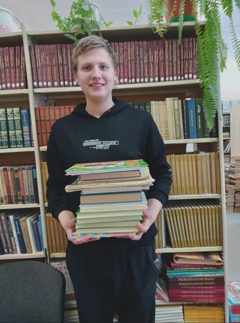 Акция "Подари книгу" Акция "Подари книгу"